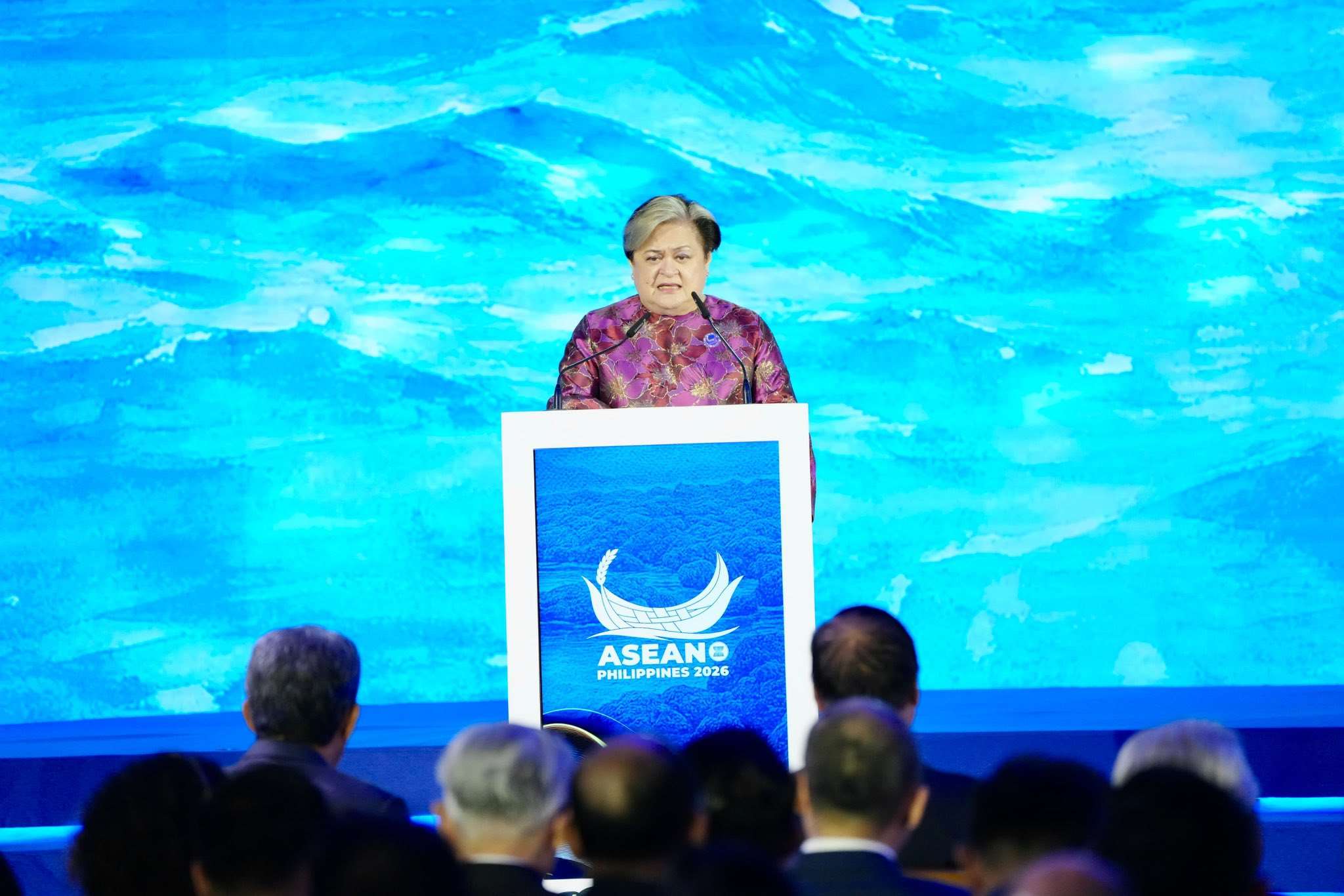 菲律賓外交部長拉薩洛(Maria Theresa Lazaro)21日在東協外長會議致詞。 (圖:X@ASEAN)