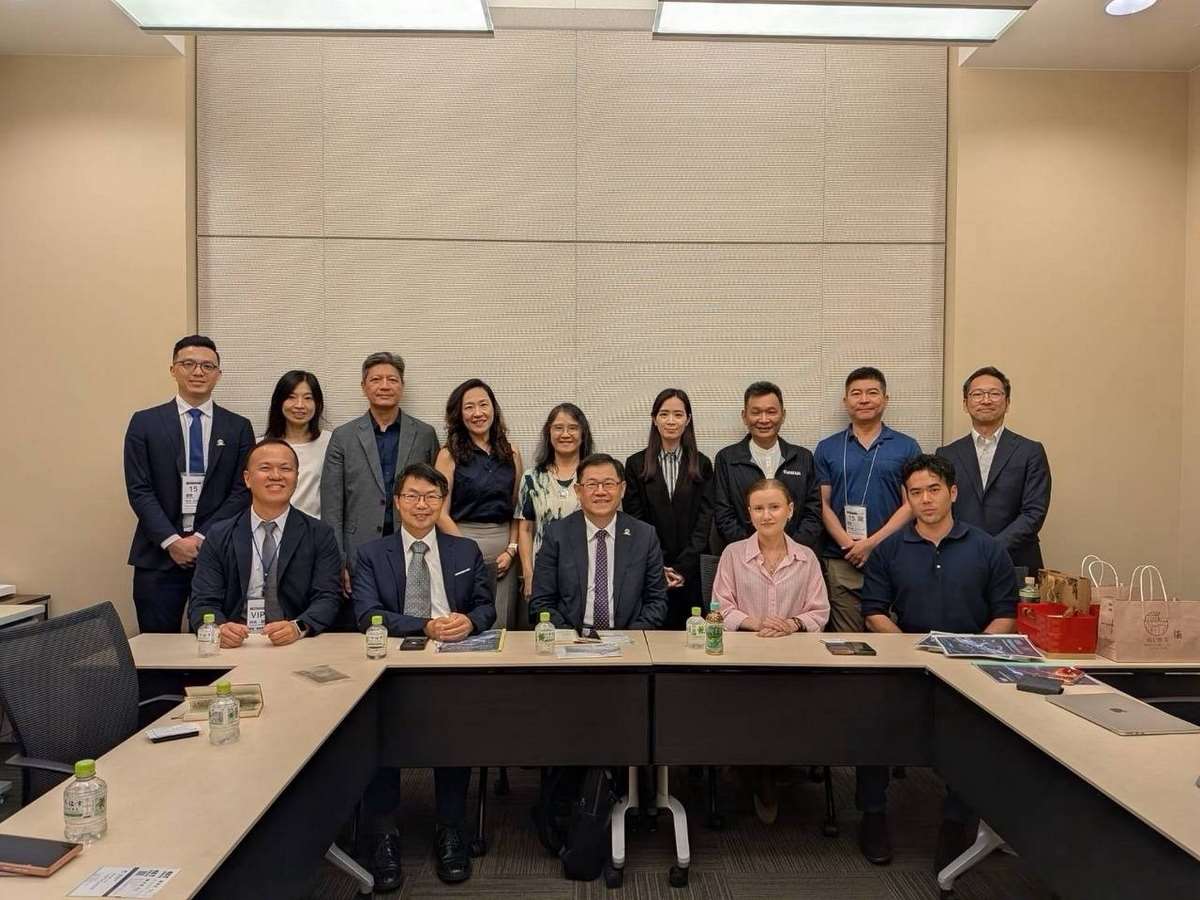外交部無人機外交小組執行長江振瑋(前中)與我國業者會晤日本烏克蘭商會會長Yavorska Kateryna(前右二) (外交部提供)