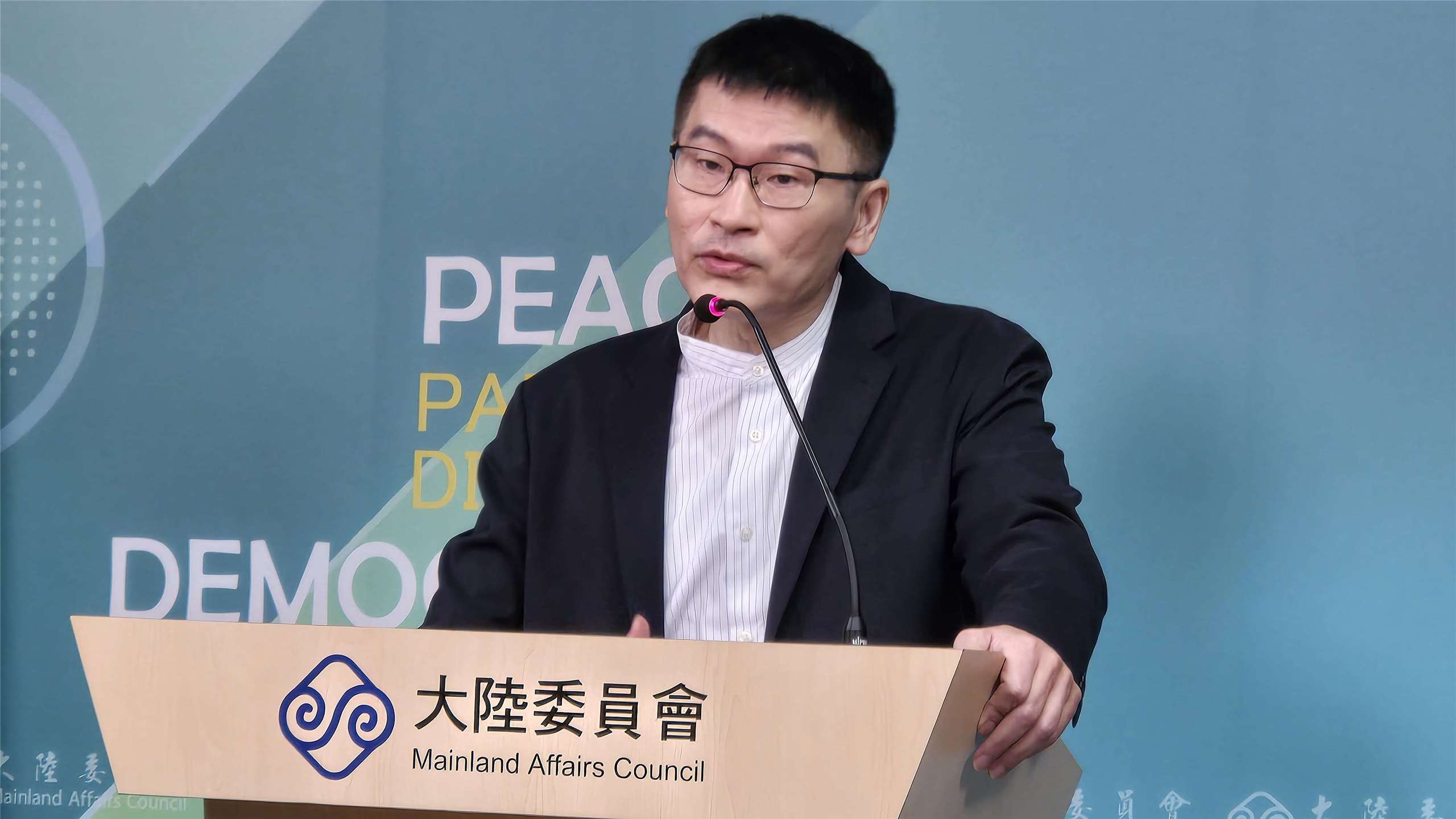 陸委會發言人梁文傑30日主持陸委會例行記者會。(陳國維 攝)