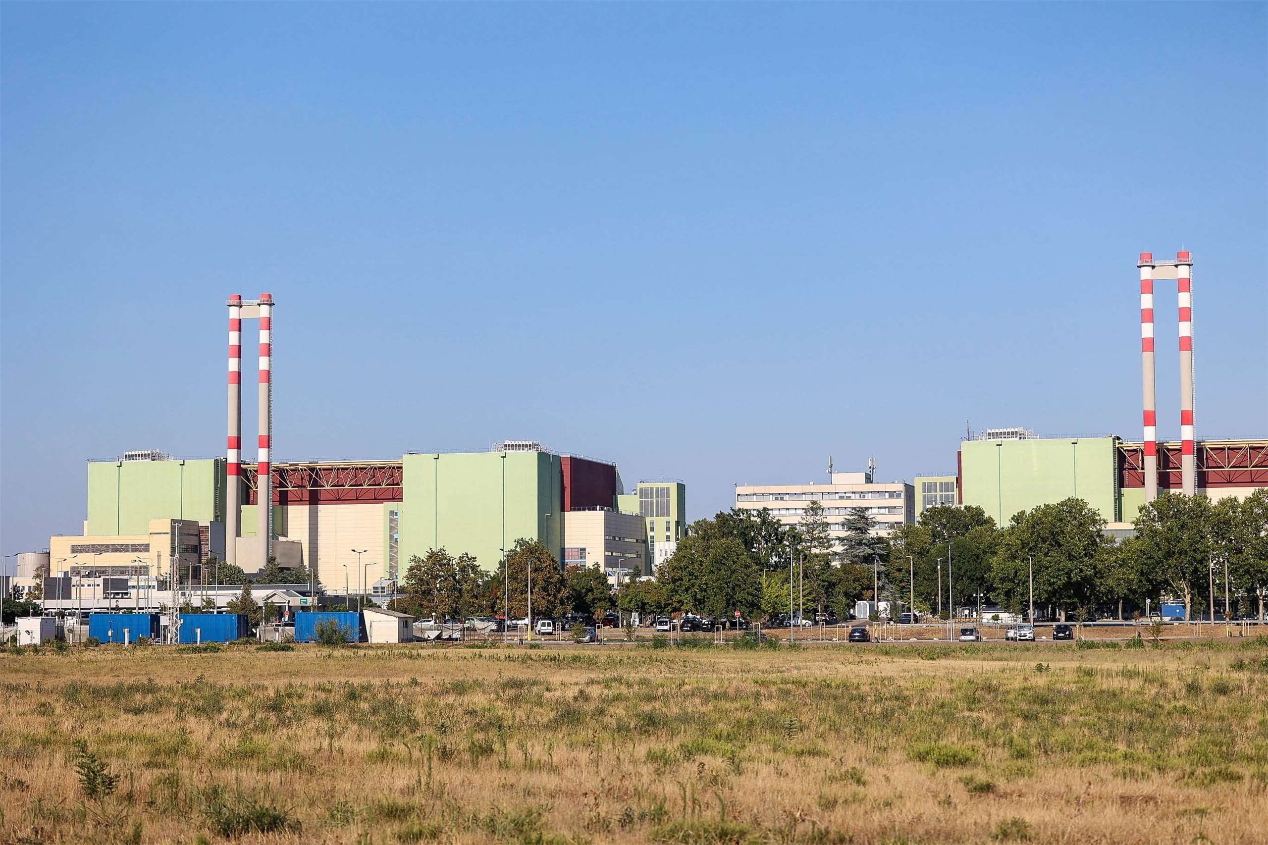 由於多瑙河水位創歷史新低，匈牙利帕克斯(Paks)核電廠關閉其4座反應爐中的一座。