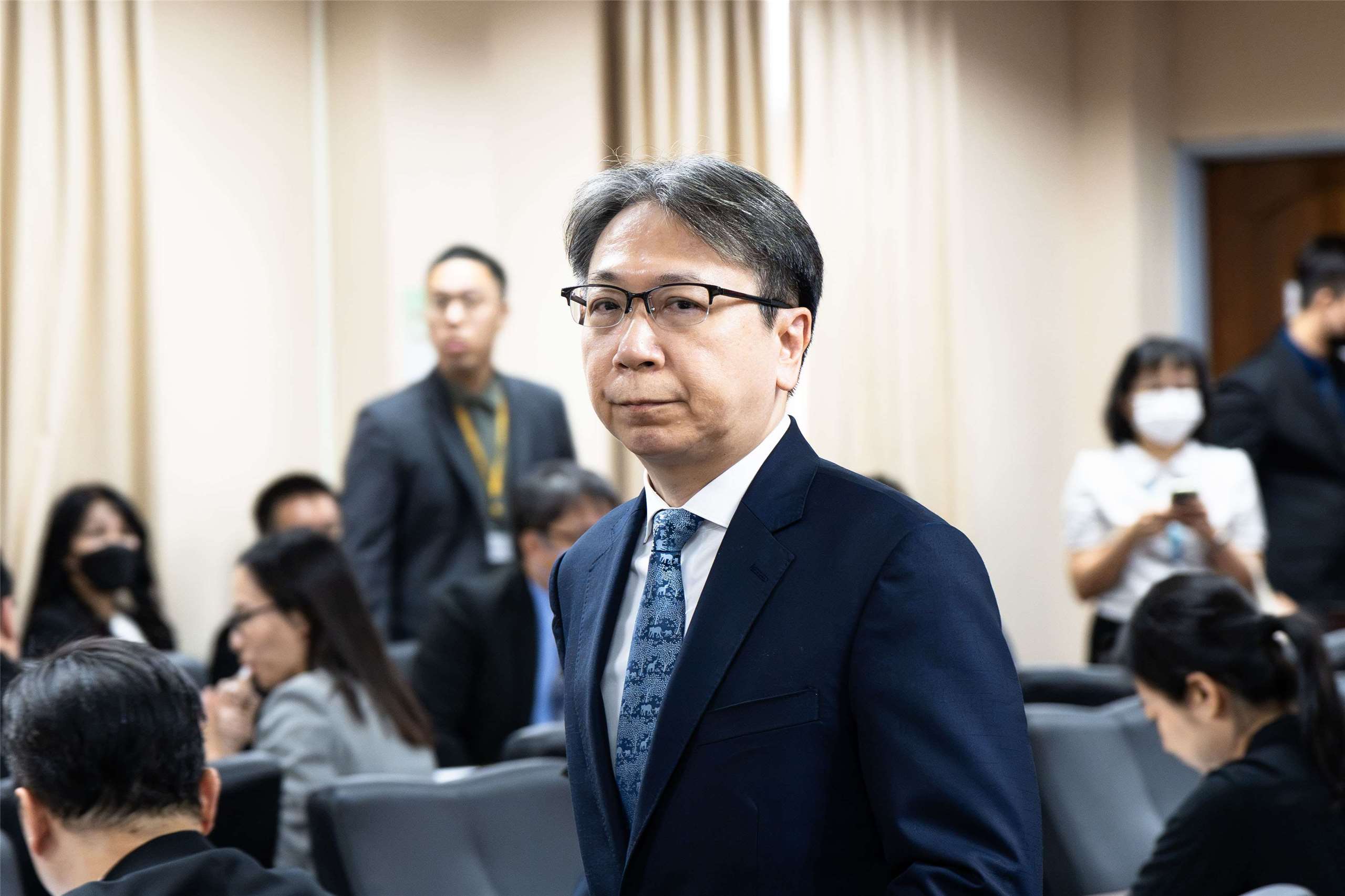 新興毒品「依托咪酯」近期在國內氾濫，國安局長蔡明彥6日在立法院表示，依托咪酯的先驅原料多來自中國，將強化無人機等科技偵察手段，來協助執行單位防堵各類走私犯罪。(楊仁翔 攝)