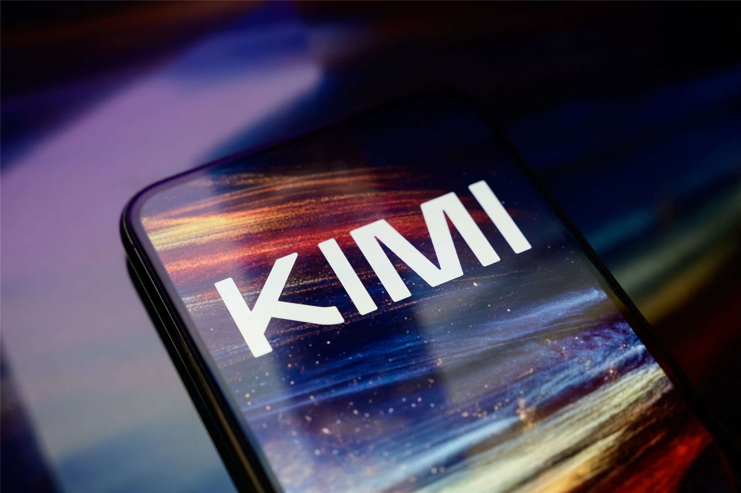 中國AI新創公司月之暗面 (Moonshot AI) 19日發表聲明說，Kimi K3自發布以來「收獲了遠超預期的支持，但也面臨始料未及的算力挑戰」，用戶請求量已大幅超出預估，且逼近既有的承載極限。