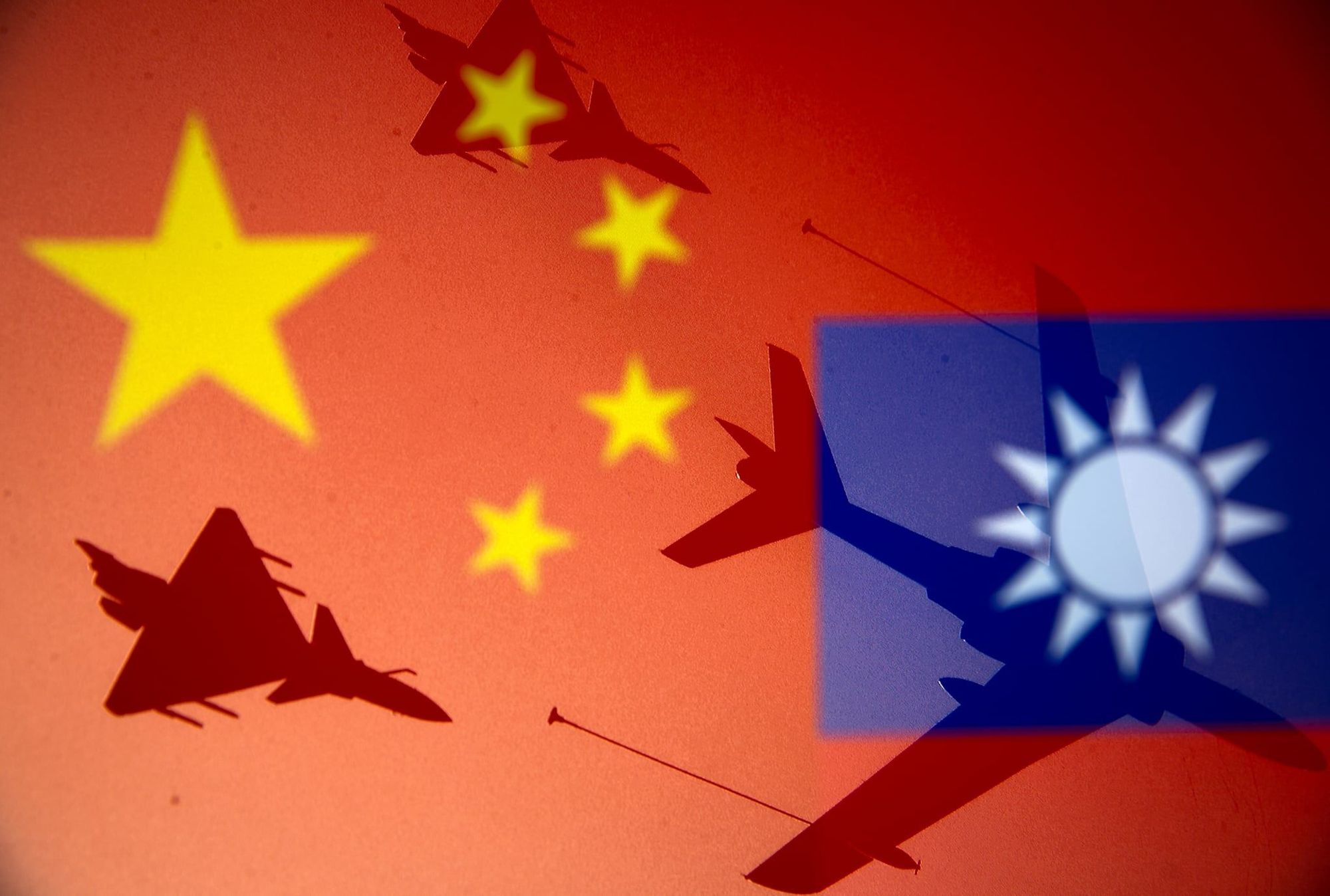 美國智庫發布報告指出，中國其實對台海貿易運輸的依賴更勝馬六甲海峽，一旦武力犯台，恐自毀經濟命脈。(路透社/達志影像)