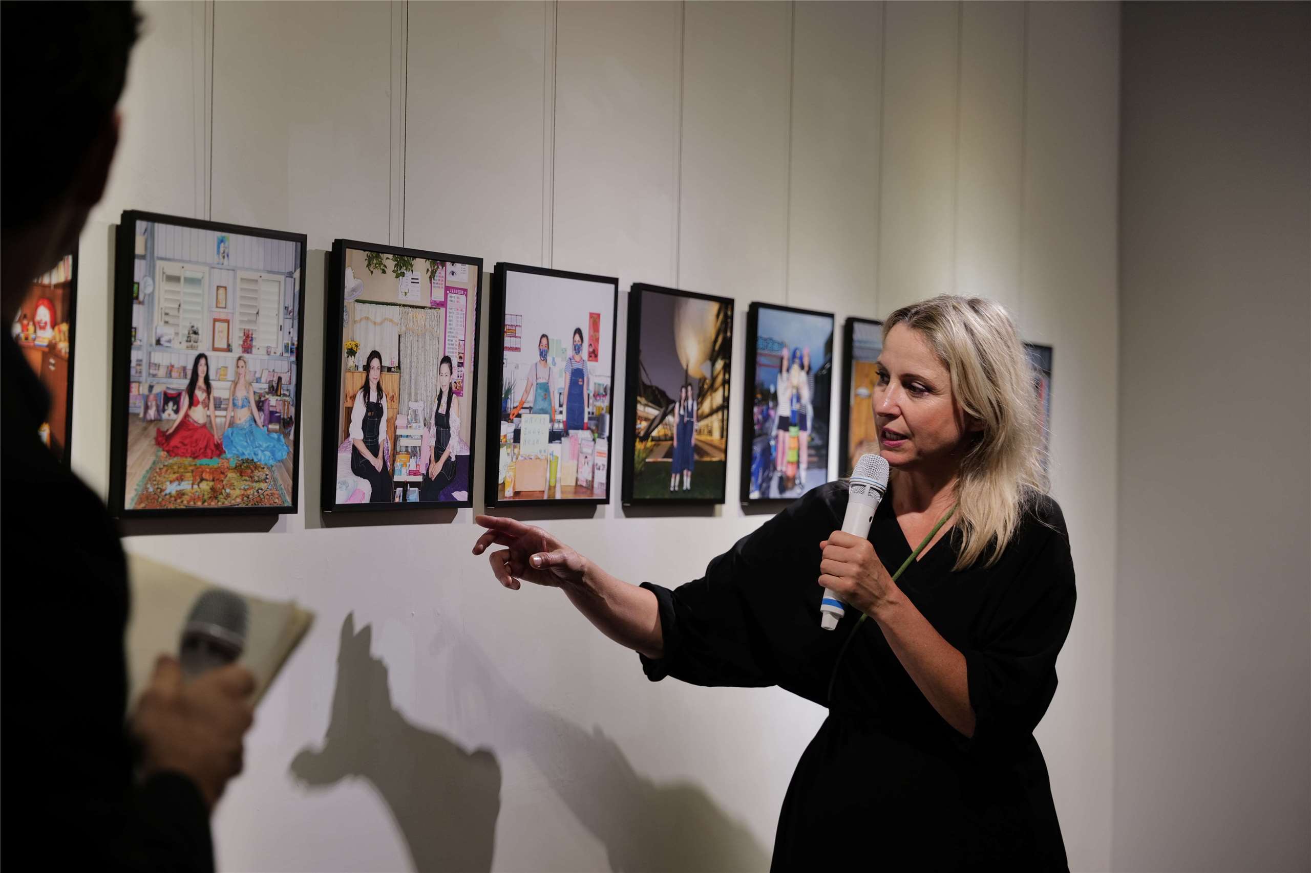 捷克攝影藝術家Dita Pepe全新個展《自我肖像．在台灣》（Self-Portraits in Taiwan）30日在台北乙皮畫廊開幕。(捷克中心台北提供)