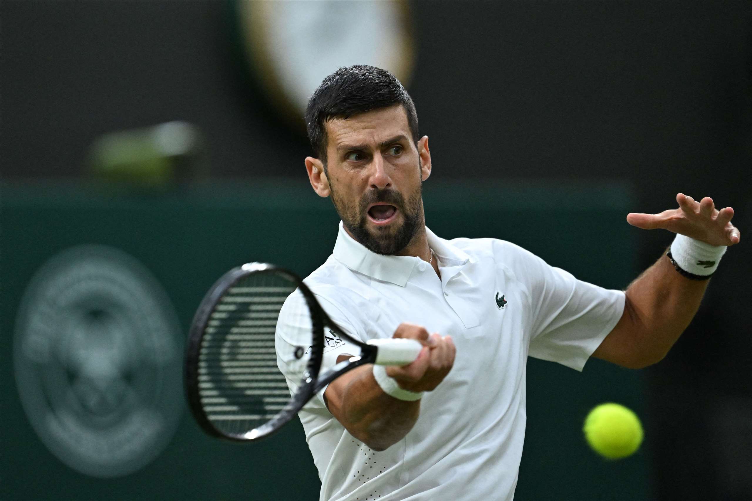 塞爾維亞名將喬科維奇（Novak Djokovic）5日再添歷史紀錄，正式超越費德瑞，成為在溫布頓網球錦標賽單打賽事勝場數最多的男子選手。