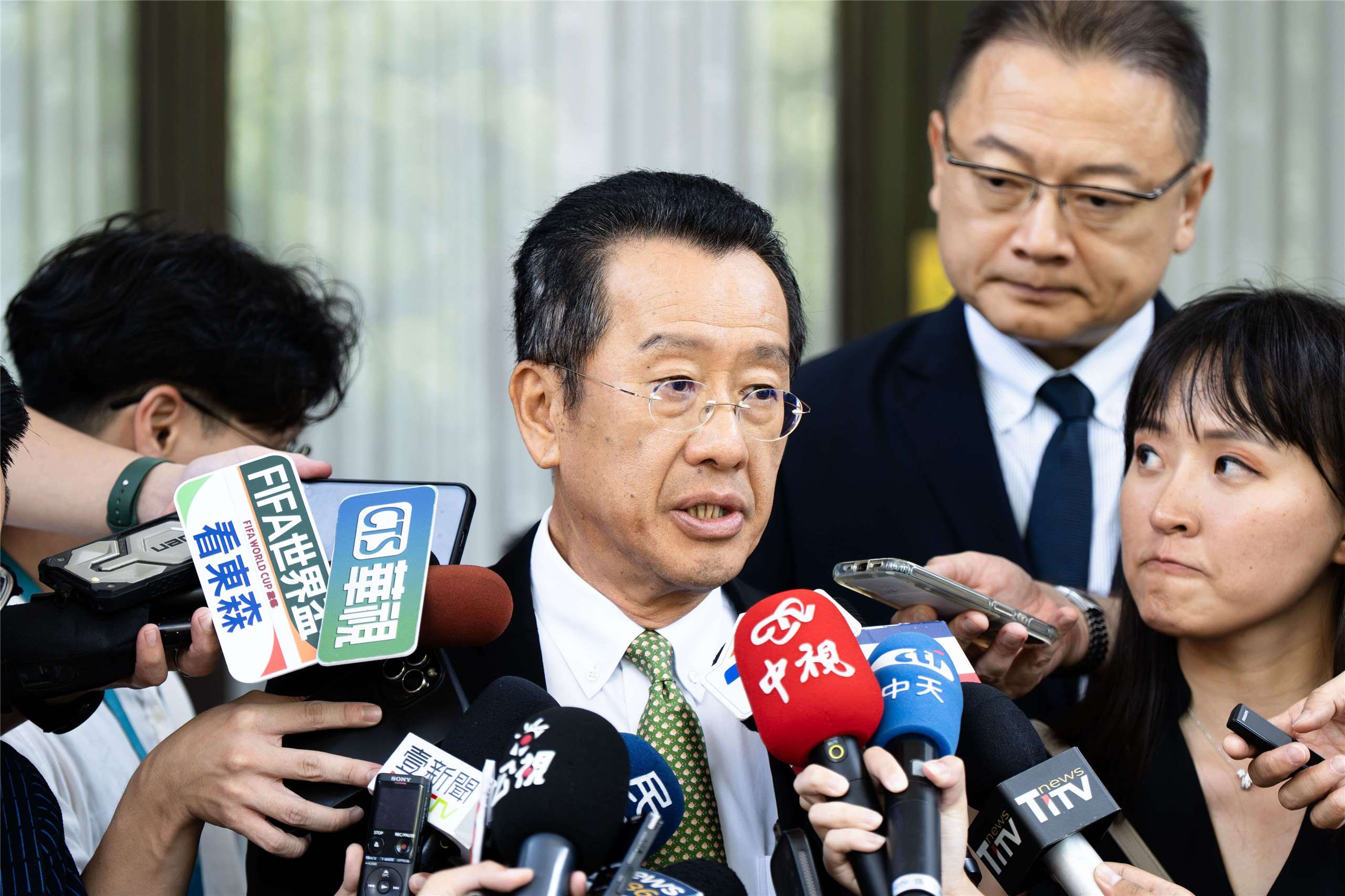 立法院將於16日起開始審議各版本「無人載具條例」。國防部長顧立雄14日在立法院表示，行政院版所提的採購項目是聚焦現有的作戰需求，但目前各新式的無人載具，後續也會納入討論。(楊仁翔 攝)