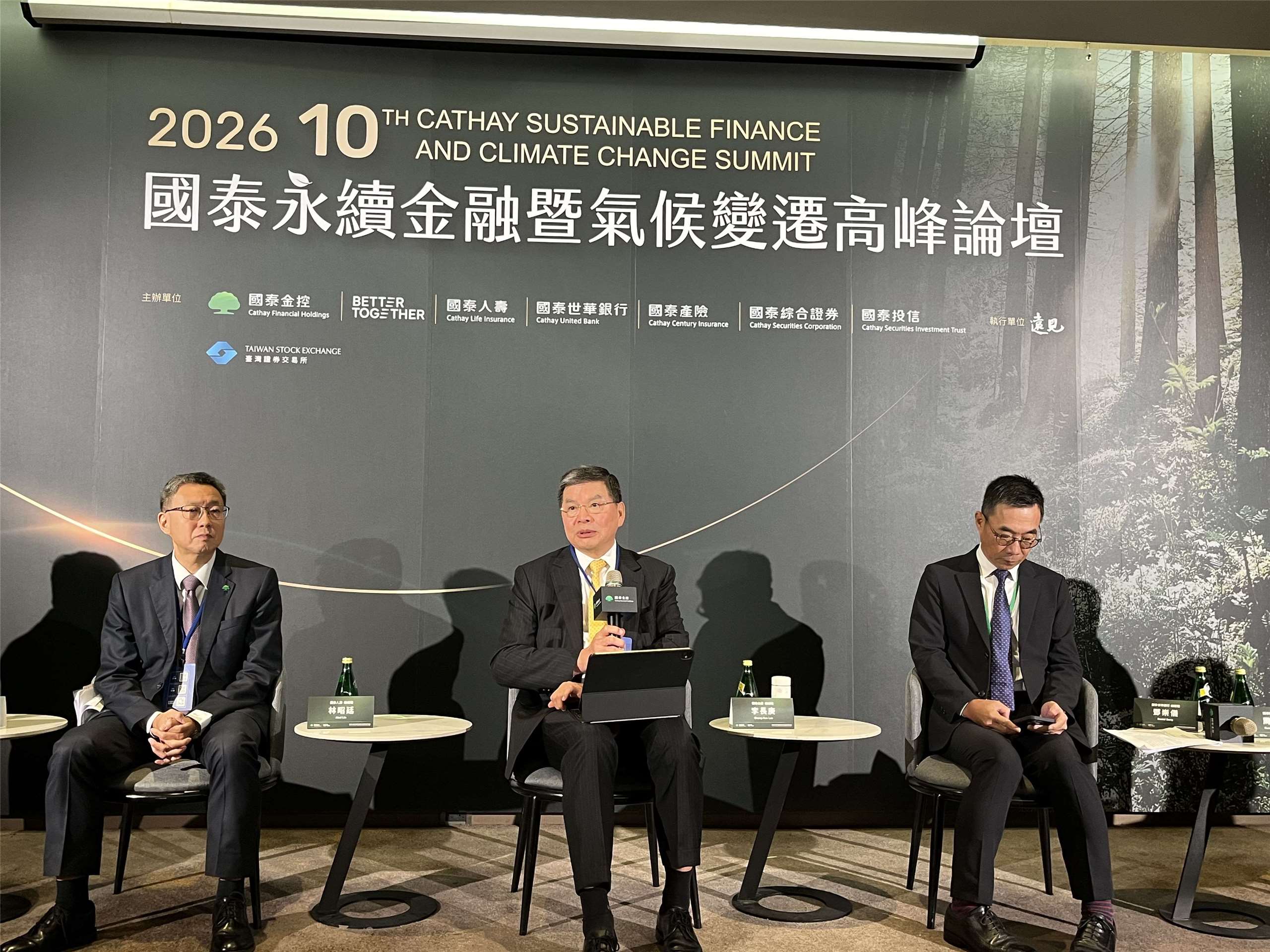 國泰投信誤踩利害關係人紅線，國泰金控總座李長庚1日率經營團隊致歉，希望金融同業、社會各界把國泰投信此次損失事件當作一次非常昂貴的課程，防範未來發生類似風險。(陳林幸虹 攝)