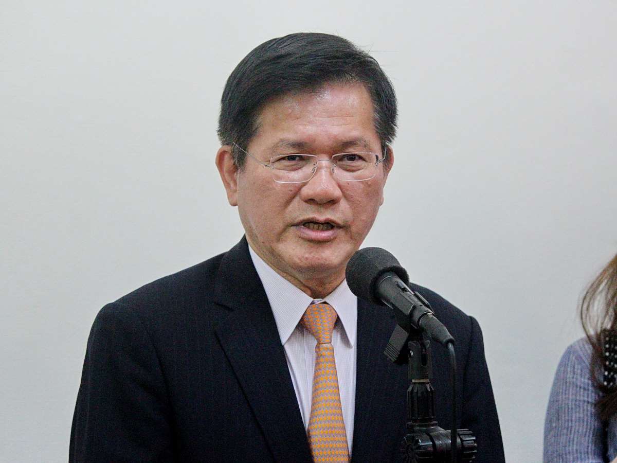 外交部長林佳龍22日在立法院受訪表示，「太平島當然是島」，更是「中華民國國土的一部分」 (央廣記者王照坤 攝)