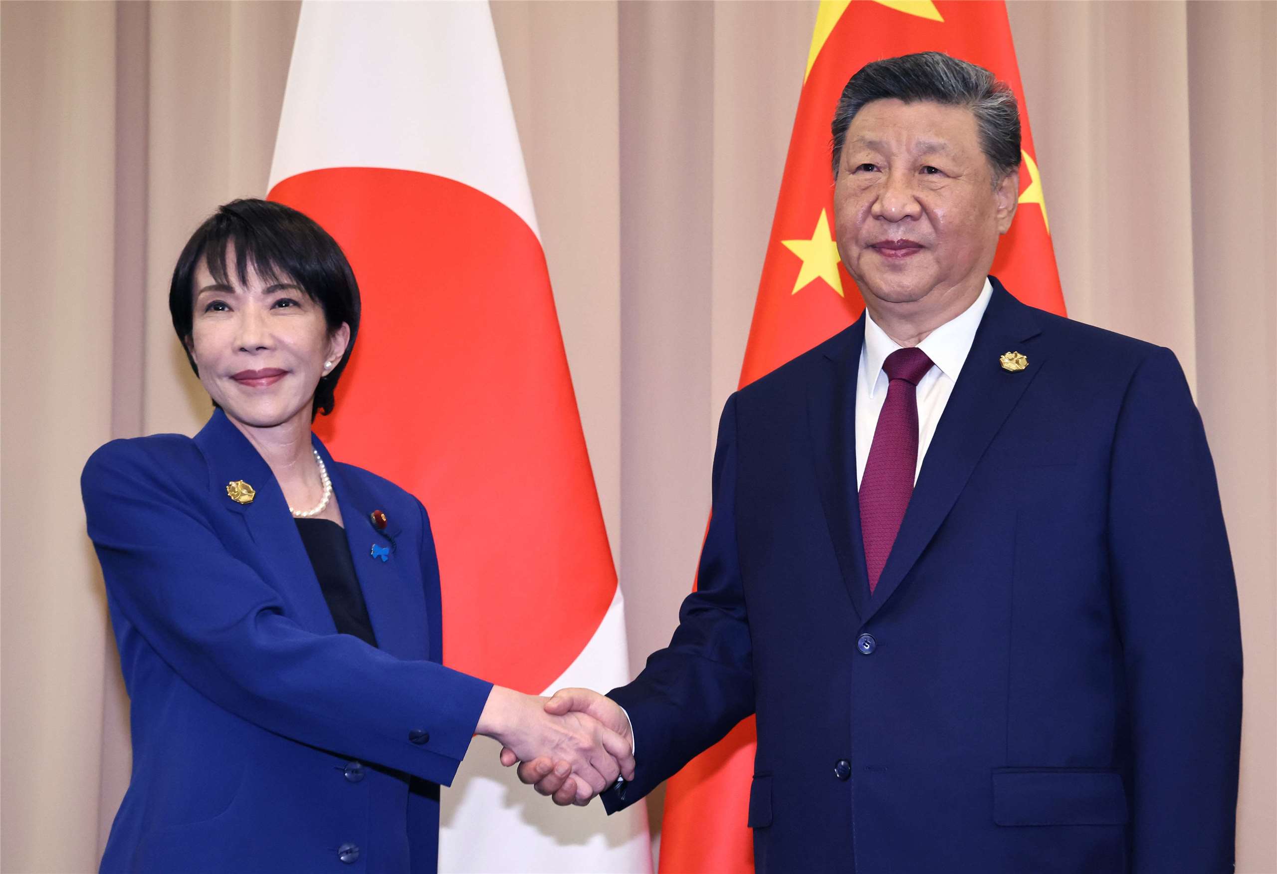 圖為日本首相高市早苗與中國國家主席習近平去年韓國APEC場邊會晤。