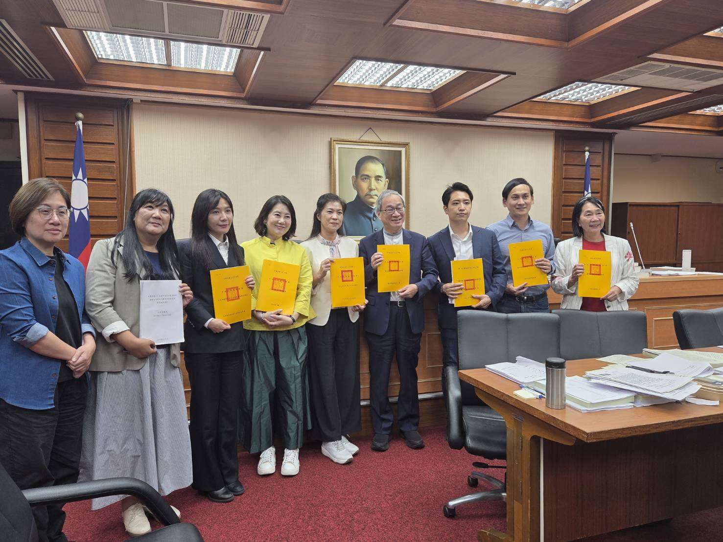文化部115年度預算案2日在立法院教育及文化委員會歷經近12小時馬拉松審查，直到晚間約8時50分才完成審查。(江昭倫 攝)