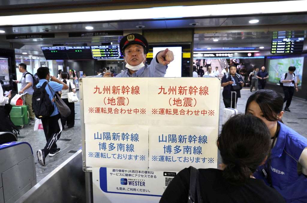 日本熊本縣今天(28日)發生規模7.1的地震，九州新幹線暫停營運。(AFP)