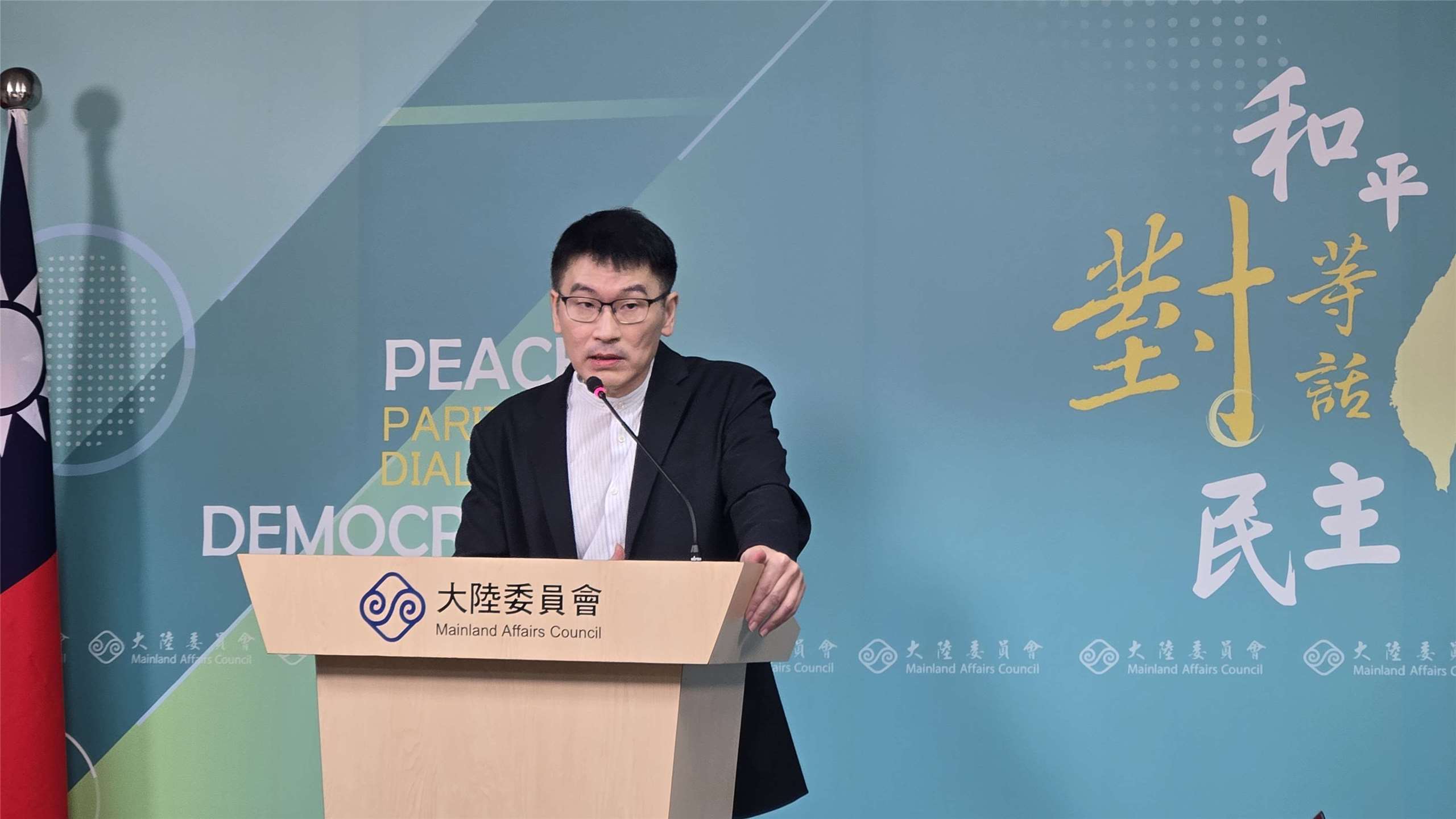 陸委會發言人梁文傑16日主持陸委會例行記者會。(陳國維 攝)