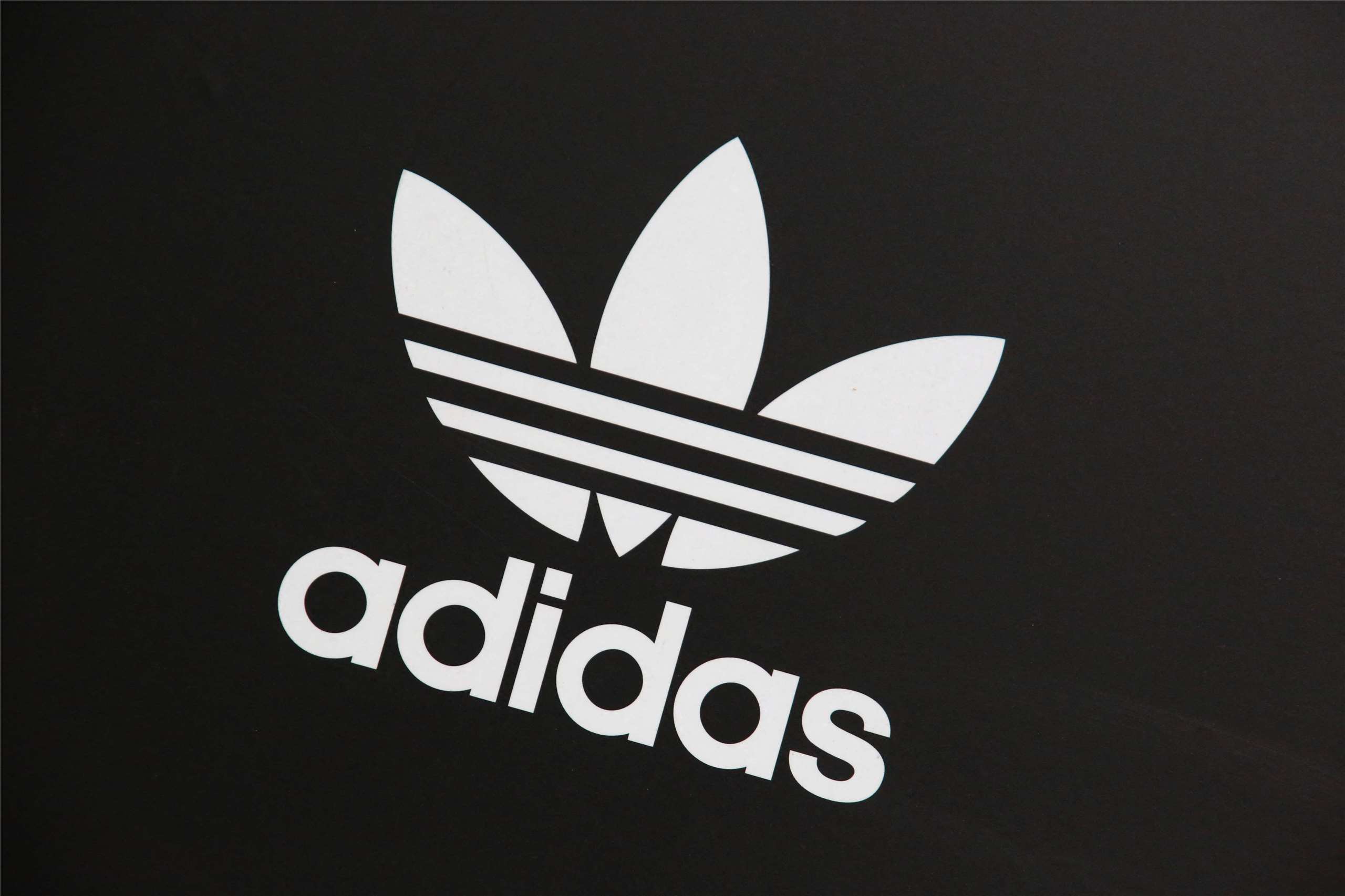 阿迪達斯(Adidas)贊助世界盃阿根廷和西班牙兩支決賽隊伍，大大提升了品牌的能見度。資料照片。