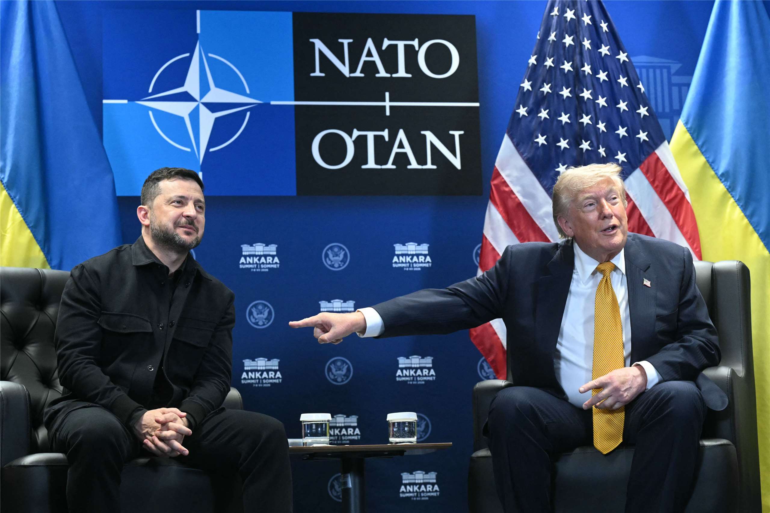 美國總統川普(Donald Trump)今天(8日)在北大西洋公約組織(NATO)峰會與烏克蘭總統澤倫斯基(Volodymyr Zelensky)會晤。(AFP)