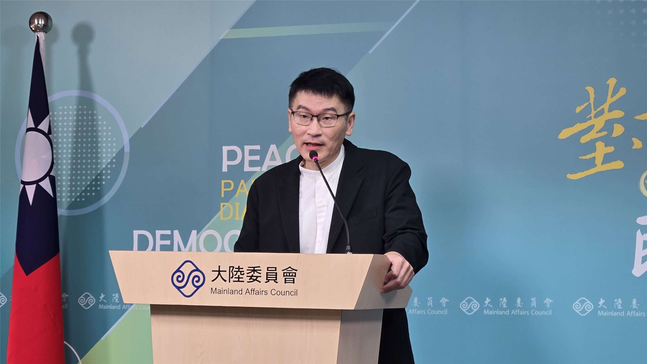陸委會發言人梁文傑2日主持陸委會例行記者會。(陳國維 攝)