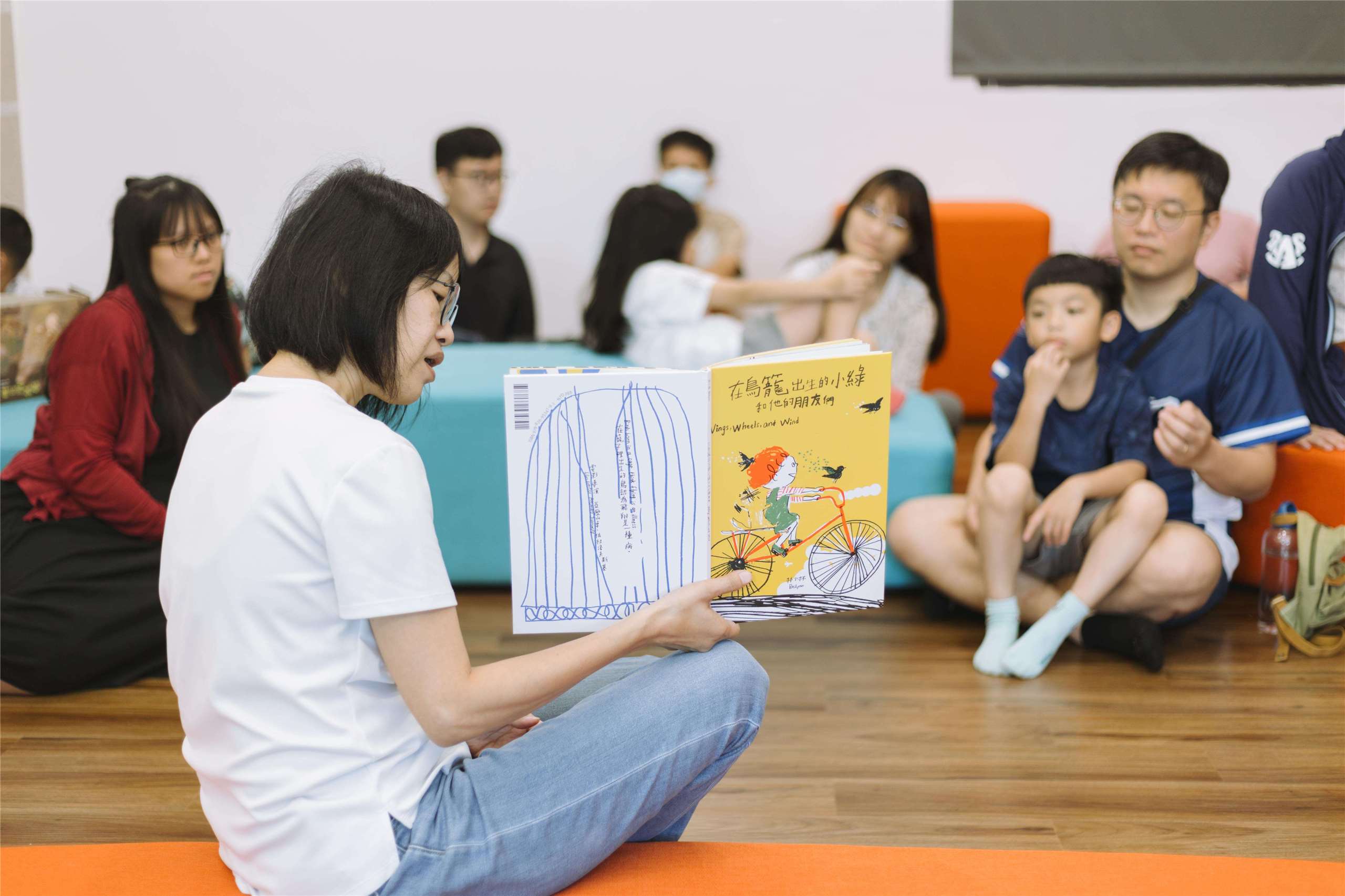 國家人權博物館連續第三年推出兒童人權系列活動，延續廣受親子歡迎的台語繪本說故事，更首度推出「來做一本小書！」兒童人權繪本創作營，讓人權教育向下扎根。(國家人權博物館提供)