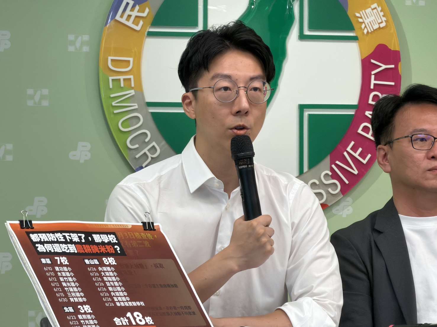 民進黨發言人吳崢。(鄭佑漢 攝)