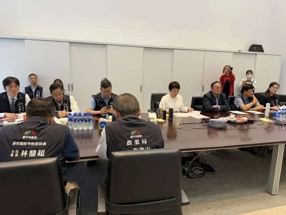 台中市長盧秀燕與相關局處長21日上午線上參加反毒油國是會議。 (圖:台中市政府提供)