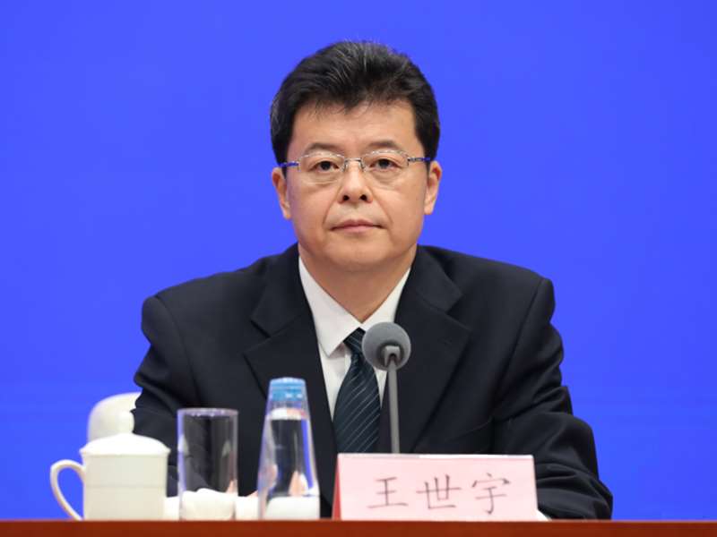 中國國家稅務總局總審計師王世宇強調，將持續加強合規管理，提升稅收監管效能，對於需要大額補稅重點群體加以輔導、引導。(圖翻攝中國國新辦)