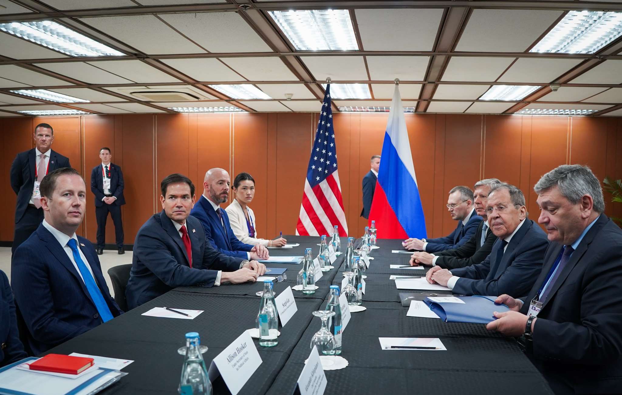 美國國務卿盧比歐(Marco Rubio)23日在東協外長會議場邊，與俄羅斯外長拉夫羅夫(Sergei Lavrov)會晤。 (圖:X@SecRubio)