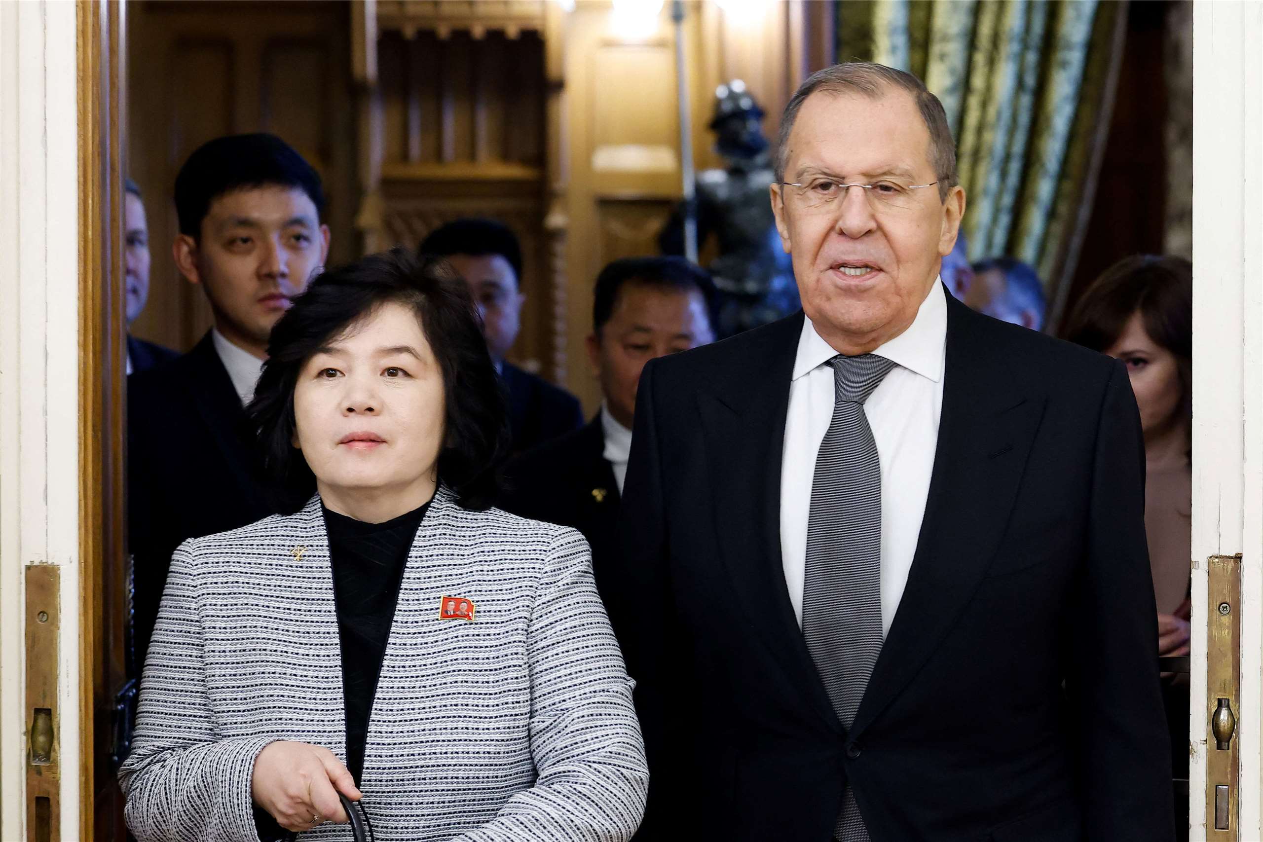 北韓外交部長崔善姬(左)前往俄羅斯，將與俄羅斯外長拉夫羅夫(Sergey Lavrov)(右)舉行會談。資料照。
