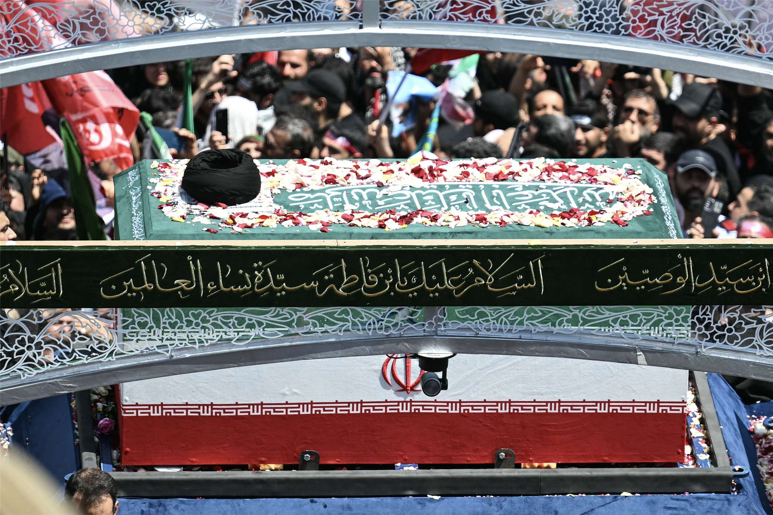 伊朗最高領袖哈米尼(Ali Khamenei)的靈柩將移至伊拉克繼續儀式。