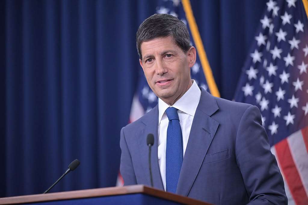 美國聯邦準備理事會主席華許(Kevin Warsh)在第二次FOMC會議中，即出現3票反對票，凸顯決策遭遇空前挑戰。(FB@federalreserve)