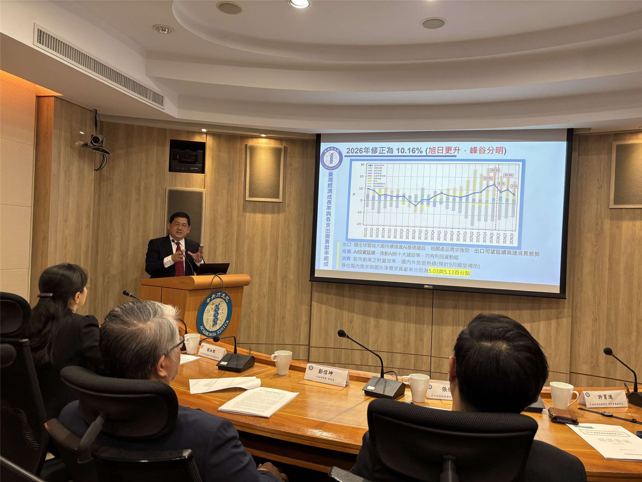 針對AI泡沫化議題，中央研究院經濟研究所合聘研究員林常青表示，目前AI基礎建設需求仍強，今年發生的機率「沒有那麼高」，但明後年值得觀察。(楊文君攝)