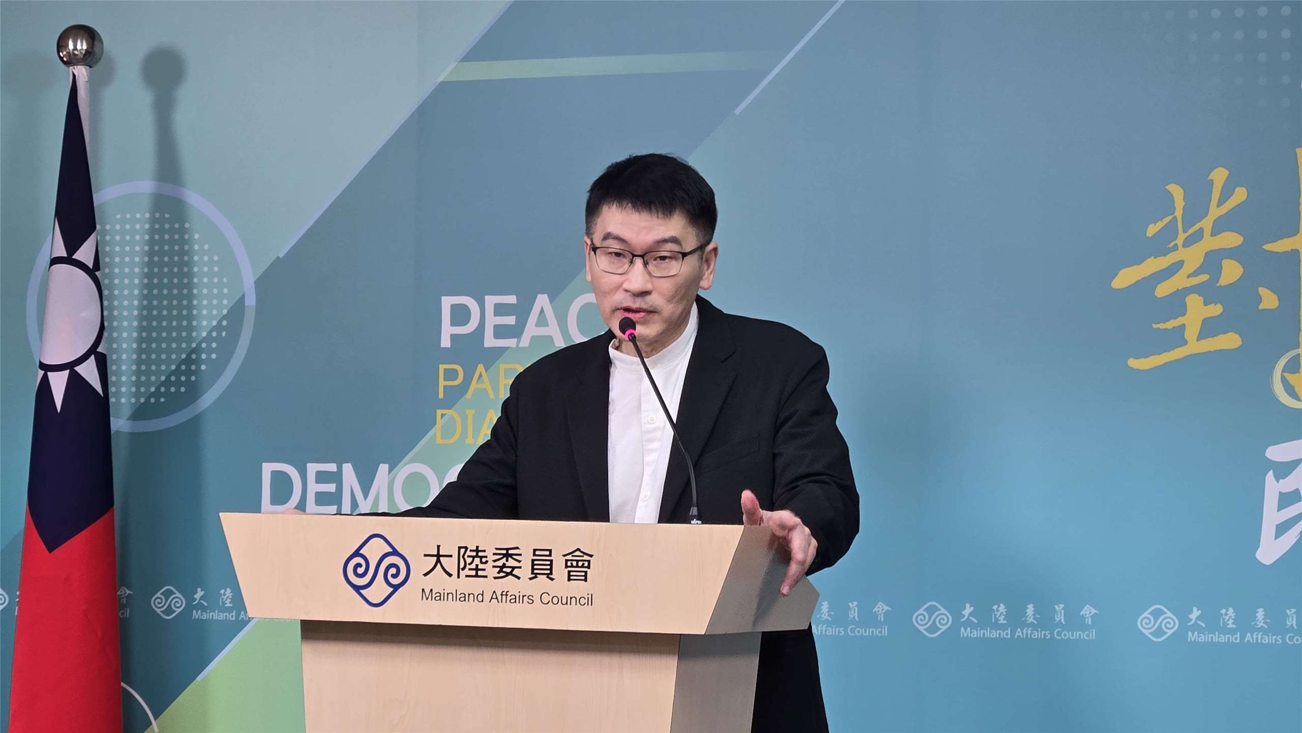 陸委會發言人梁文傑2日主持陸委會例行記者會。(陳國維 攝)