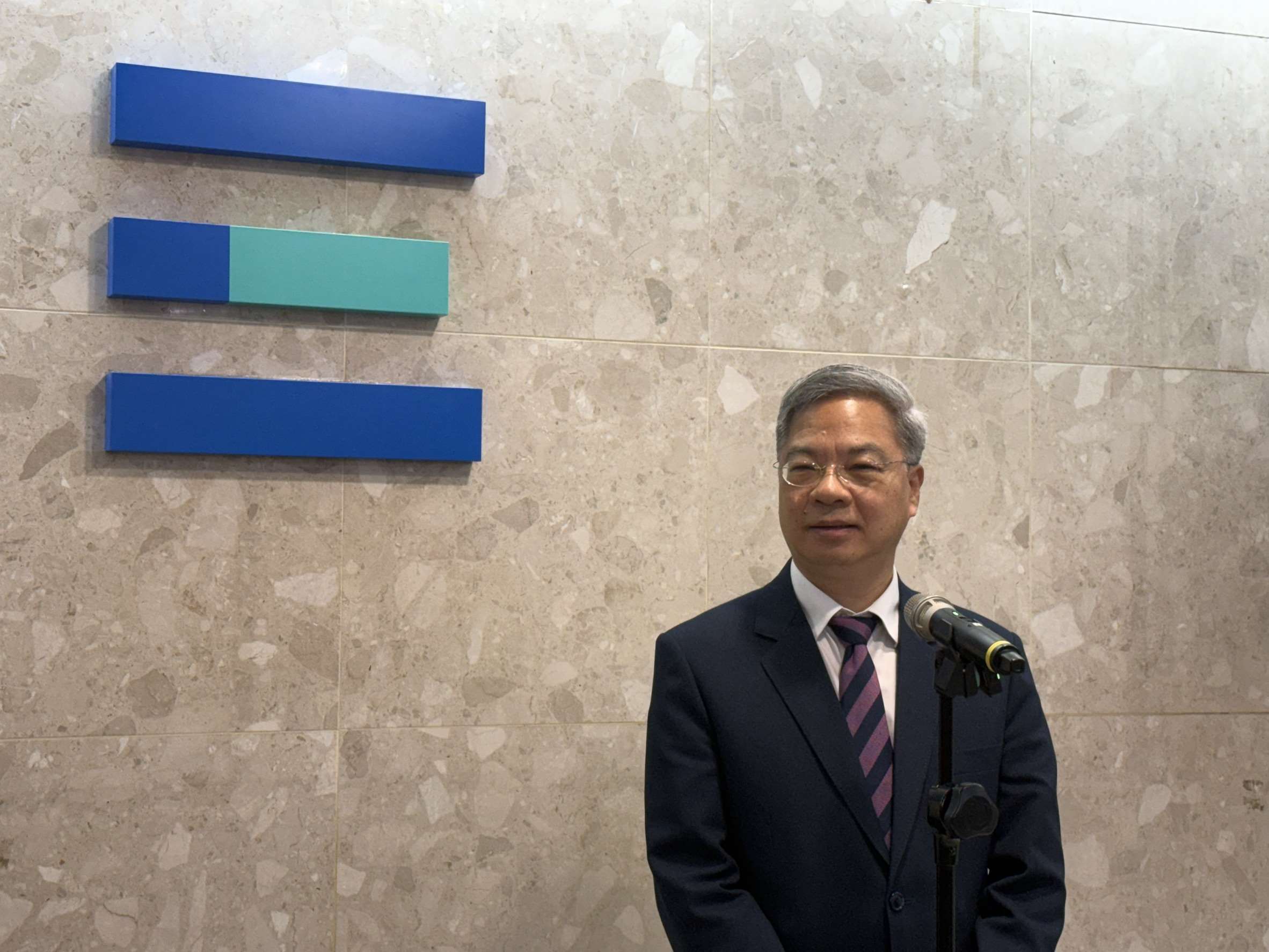 經濟部長龔明鑫2日上午受訪時回應，台積電在美是否有新廠規劃，要以台積電宣布為準；且台積電在台灣仍有16座廠房正在規劃或興建當中，台灣先進半導體產能仍為世界第一。資料照。（謝佳興 攝）