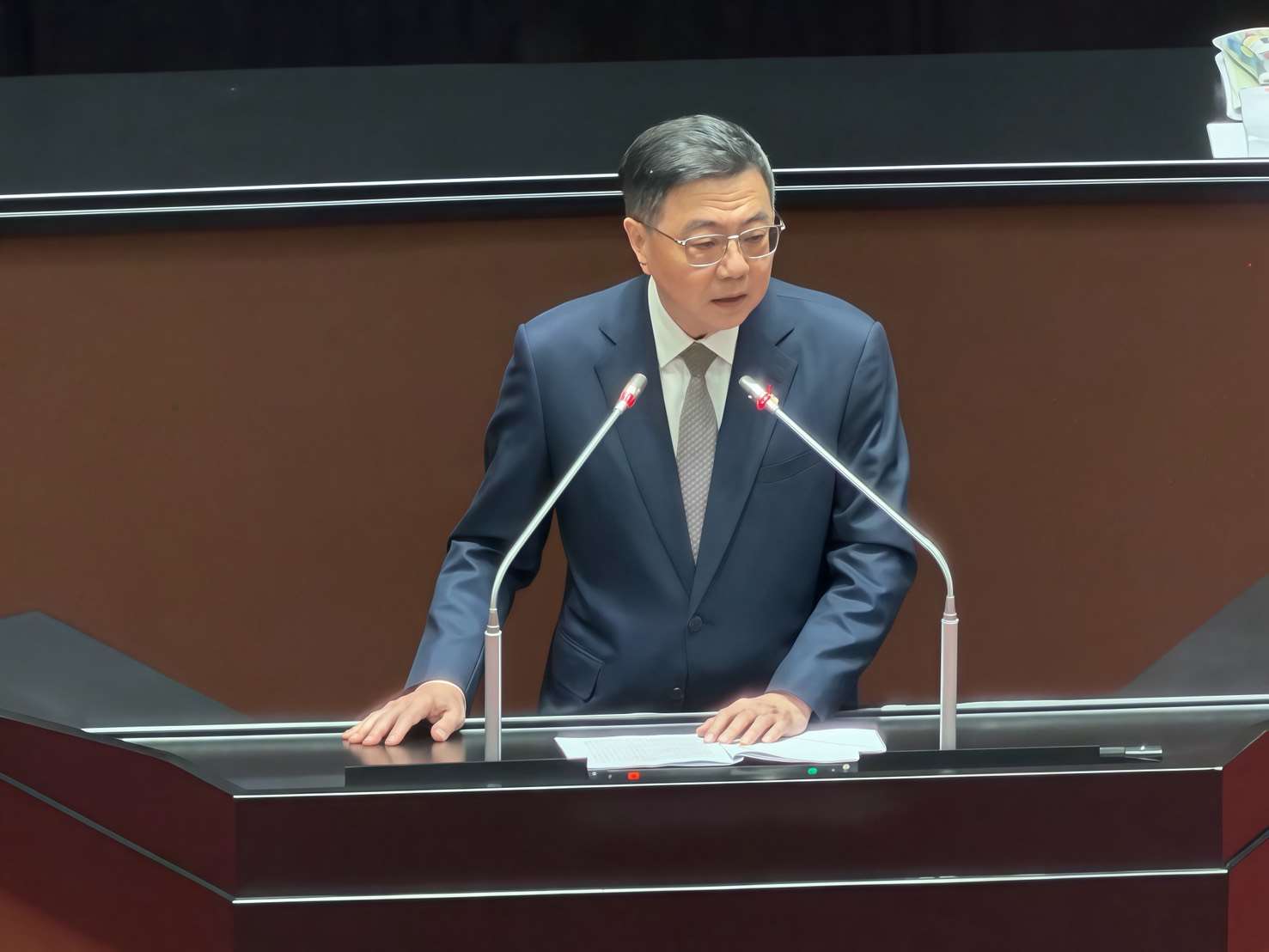 行政院長卓榮泰14日下午赴立法院進行「中聯油脂大豆沙拉油事件及食安監管機制缺失檢討」專案報告。(鄭佑漢 攝)