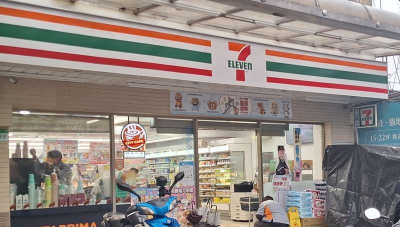 食藥署公布中聯油品致癌物苯駢芘超標事件232項受影響產品明細，多款超商鮮食入列。統一超表示，將配合聯華食品退費。(中央社資料照)