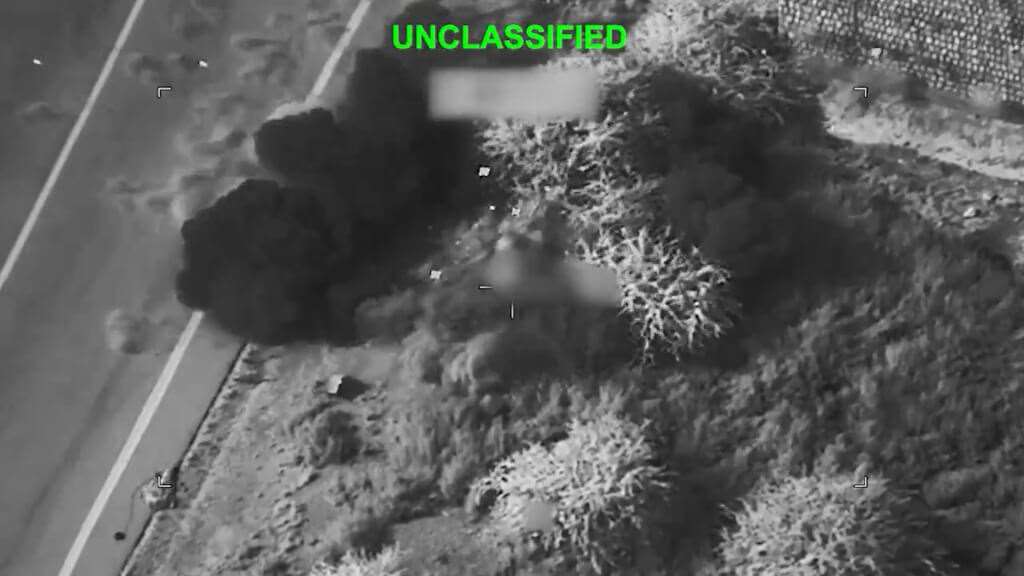 美軍中央司令部16日公布空襲伊朗畫面。 (圖:X@CENTCOM)