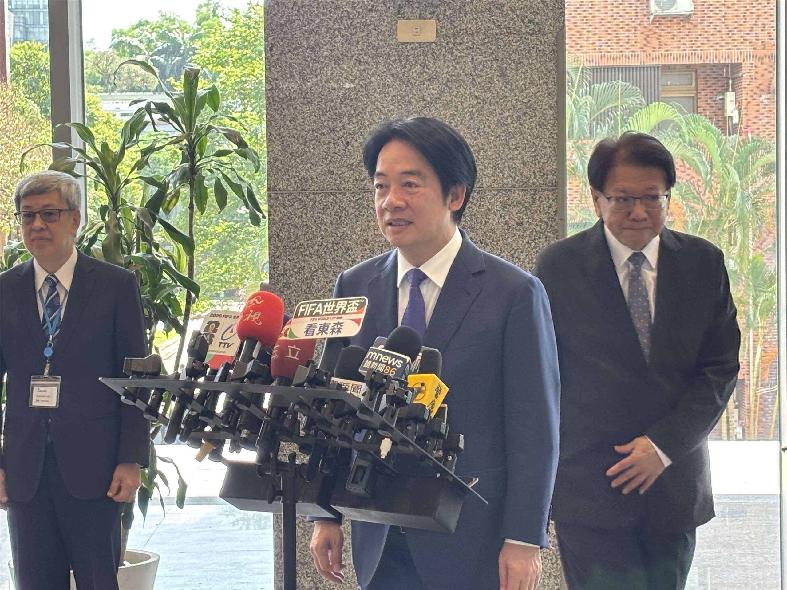 針對中聯油品事件，賴清德總統6日出席中央研究院第36次院士會議開幕式前受訪表示，該究責就要究責，絕不寬貸。(楊文君攝)