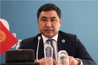 吉爾吉斯第一副總理埃曼戈爾德耶夫表示，已與俄羅斯達成協議，同意俄國每月提供10萬公噸燃料，並以交易所市場價格採購，預計供應至今年底。(AFP)