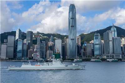 共軍飛彈驅逐艦南寧艦(舷號162)，2日抵達香港。