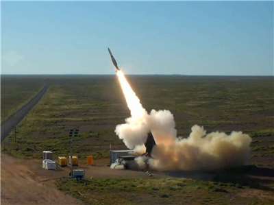 澳洲國防軍(ADF)今年6月於南澳州(SA)烏麥拉(Woomera)軍事基地進行「太攀蛇打擊26演習」(Exercise Taipan Strike 26)期間，成功利用一枚「標準-2型飛彈」(Standard Missile-2)擊落空中目標。(翻攝澳洲國防部網站)