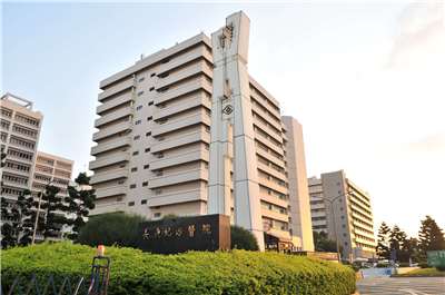 健保署15日公布2024年申報健保費用超過新台幣2億元的醫療院所，林口長庚第9年蟬聯全台最賺錢醫院。(圖翻攝林口長庚紀念醫院官網)