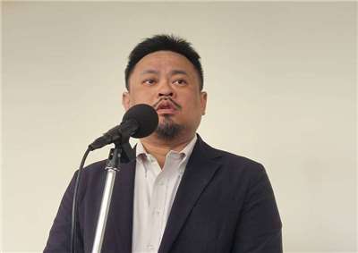 勞動部長洪申翰接受媒體訪問。資料照。