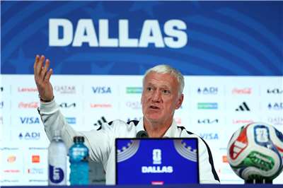 法國隊總教練德尚(Didier Deschamps)13日堅稱，他仍認為西班牙是世界盃奪冠大熱門。(AFP)