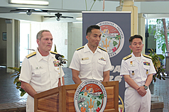 PF
環太軍演　美日韓擔任要角
2026年第30屆環太平洋軍事演習（RIMPAC）聯合部
隊指揮官賈布隆（Jeffrey Jablon）（左）與日本
（中）、南韓（右）將領出席開幕記者會。本次演
習，南韓首次擔任海上聯合部隊指揮官。
中央社記者林宏翰夏威夷檀香山攝　115年6月25日