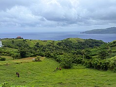 巴丹群島由於保留相對原始的自然環境與緩慢生活節奏，被不少旅人視為少數尚未高度商業化的「秘境」。圖為巴丹群島省的綠色山丘。