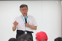 對於2028年藍白合作，民眾黨創黨主席柯文哲26日表示，說不定民眾黨有更強的總統候選人。(檔案照片)