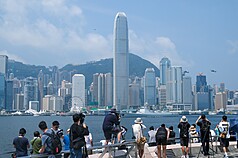 根據中國官方統計，去年中國出境旅客最滿意的10大旅遊目的地，澳門排名首位，香港排名第4。圖為維多利亞港。（中新社）