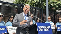 美國最高法院再次確認出生公民權，加州檢察總長邦塔（Rob Bonta）1日在舊金山慶祝集會上表示，移民使國家強大。