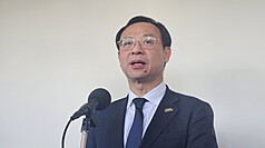 衛福部長石崇良強調，居家化療的目的是提供多元服務，讓民眾有所選擇，並非強制性實施，民眾不用過於恐慌。