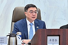 中聯油品風波持續延燒，行政院長卓榮泰13日召開專案會議，會後裁示要求一週內完成所有檢驗作業、提出《食品安全衛生管理法》修法草案，並建立預防性下架產品重新上架機制。（行政院提供)