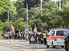 流亡瑞士的藏人與維吾爾族人聯合瑞士多個民團與學者在蘇黎世舉行示威遊行，抗議中共跨境鎮壓，侵犯人權。