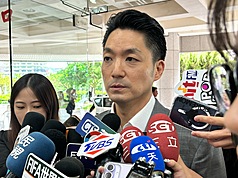 台北市中正區某私立連鎖幼兒園遭控發生集體不當對待事件，市長蔣萬安（前）16日表示，一定會和家長及孩子站在一起，預計月底就會完成調查，並從速、從重裁處。