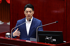 問題油引發的食安風暴未歇，台北市長蔣萬安(圖)再提倒閣議題。對此，民進黨批評，倒閣權在國會，蔣萬安屢提倒閣是在挑起對立。資料照。